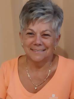 J�lia, 64 �ves t�rskeres� n�, B�k�s