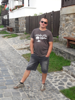 Zoli, 48 �ves t�rskeres� f�rfi, Tenk