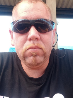 J�zsi, 41 �ves t�rskeres� f�rfi, Ny�regyh�za