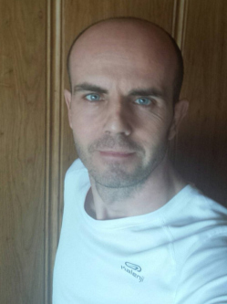 Viktor, 49 �ves t�rskeres� f�rfi, �rsekvadkert