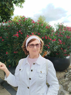 Liza, 68 �ves t�rskeres� n�, Budapest