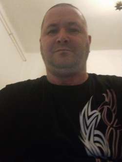 Zolt�n, 49 �ves t�rskeres� f�rfi, Mak�