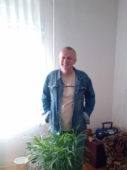 Roland, 56 �ves t�rskeres� f�rfi, Ny�regyh�za