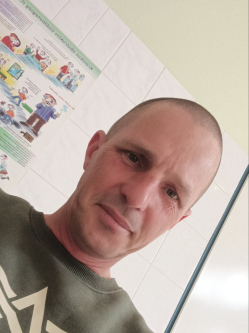 Fec�, 45 �ves t�rskeres� f�rfi, Tiszaf�ldv�r