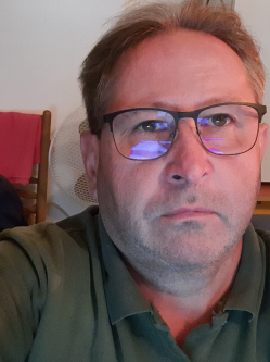 Tam�s, 52 �ves t�rskeres� f�rfi, Alib�nfa