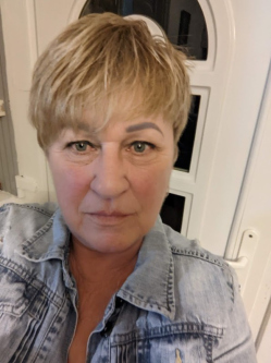 Anna, 59 �ves t�rskeres� n�, B�k�scsaba