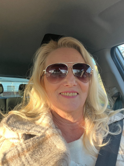 Emese, 61 �ves t�rskeres� n�, Ny�regyh�za