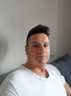 L�szl�, 38 �ves t�rskeres� f�rfi, Szarvas