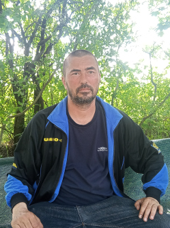 R�bert, 46 �ves t�rskeres� f�rfi, M�r