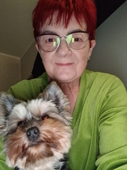 Panni, 67 �ves t�rskeres� n�, Domb�v�r