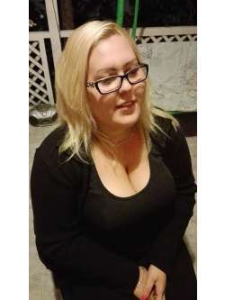 Evelin, 31 �ves t�rskeres� n�, Szigetv�r