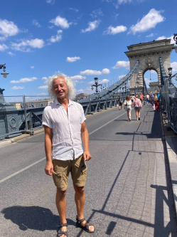 Michael (Misi), 67 �ves t�rskeres� f�rfi, Hossz�pereszteg