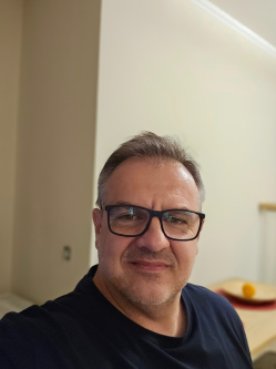 R�bert, 53 �ves t�rskeres� f�rfi, Budapest