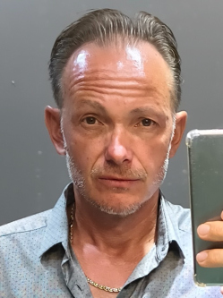 Norbert, 51 �ves t�rskeres� f�rfi, Lev�l