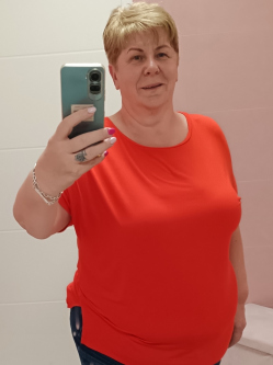 Marg�, 59 �ves t�rskeres� n�, V�charty�n