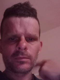 Zoli, 43 �ves t�rskeres� f�rfi, Gyomaendr�d