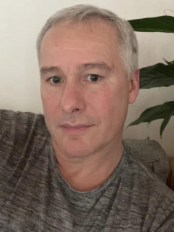 Szil�rd, 53 �ves t�rskeres� f�rfi, Ny�regyh�za