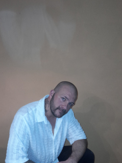 Jani, 41 �ves t�rskeres� f�rfi, Pilis