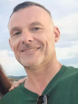 Alex, 51 �ves t�rskeres� f�rfi, Gy�r