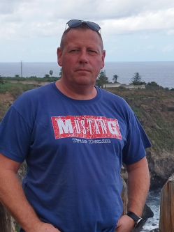 Misi, 50 �ves t�rskeres� f�rfi, K�tegyh�za