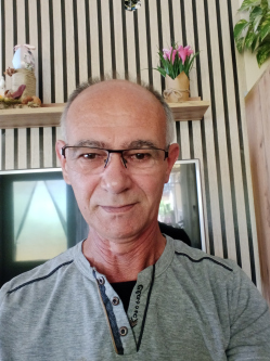 56 �ves debreceni f�rfi