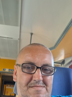Jozsef, 50 �ves t�rskeres� f�rfi, M�r