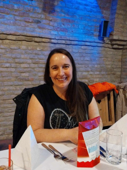 Anita, 42 �ves t�rskeres� n�, Szeksz�rd