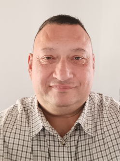 Csaba, 54 �ves t�rskeres� f�rfi, T�falu