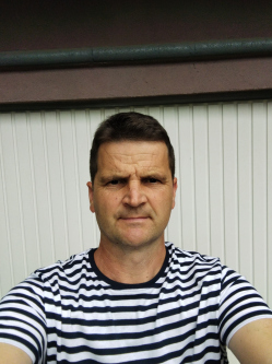 R�bert, 47 �ves t�rskeres� f�rfi, Tisza�jv�ros