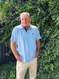 Tibor, 62 �ves t�rskeres� f�rfi, M�r