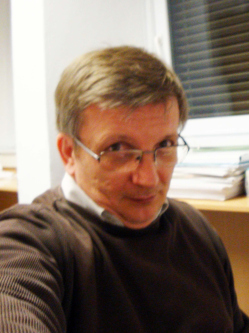 P�ter, 71 �ves t�rskeres� f�rfi, Deszk