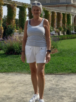 Val�ria, 67 �ves t�rskeres� n�, V�c