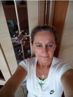 Krisztina, 59 �ves t�rskeres� n�, P�pa