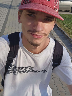Kriszti�n, 24 �ves t�rskeres� f�rfi, B�k