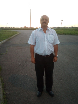 Zolt�n, 56 �ves t�rskeres� f�rfi, Csan�dpalota