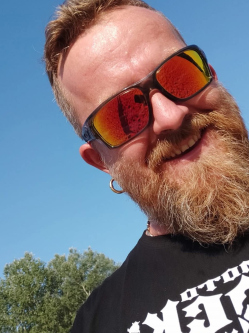 Imre, 46 �ves t�rskeres� f�rfi, Mikep�rcs