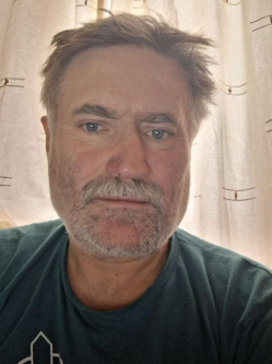 Ern�, 55 �ves t�rskeres� f�rfi, Ebes