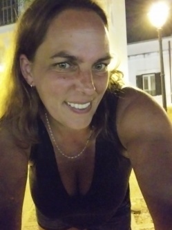 Zita, 40 �ves t�rskeres� n�, D�ms�d