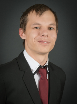 Richard, 27 �ves t�rskeres� f�rfi, Mez�t�r