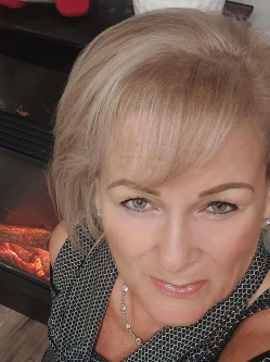 Anik�, 61 �ves t�rskeres� n�, Duna�jv�ros