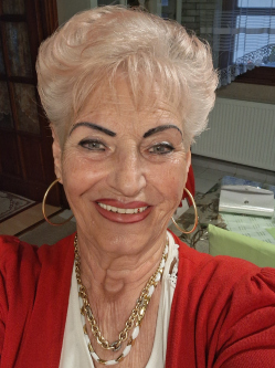 Katalin, 75 �ves t�rskeres� n�, Cegl�d