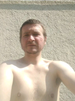 J�nos, 35 �ves t�rskeres� f�rfi, Csempeszkop�cs