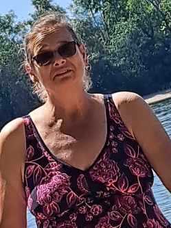 Zsu, 57 �ves t�rskeres� n�, J�szber�ny