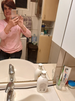 Szilvia, 68 �ves t�rskeres� n�, V�rpalota