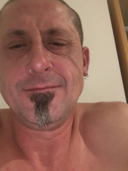Robert, 50 �ves t�rskeres� f�rfi, Izs�falva
