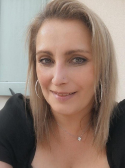 Edina, 48 �ves t�rskeres� n�, Sz�kesfeh�rv�r