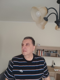 �ron, 65 �ves t�rskeres� f�rfi, Kunfeh�rt�