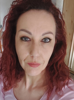 Melinda, 45 �ves t�rskeres� n�, Szeksz�rd