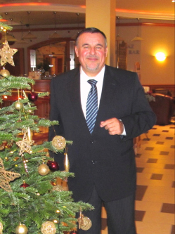 J�zsef, 71 �ves t�rskeres� f�rfi, Iv�ncsa