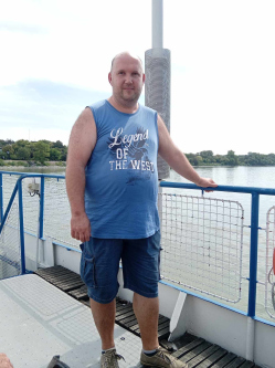 R�bert, 44 �ves t�rskeres� f�rfi, Hatvan